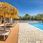 Daire Marceta - & With Swimming Pool